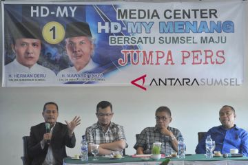 Tim Paslon Herman Deru-Mawardi Yahya beri keterangan pers