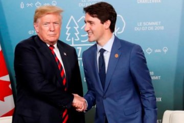 Trump & Trudeau bahas perdagangan via telepon