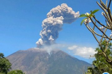 PVMBG: status Gunung Agung masih siaga