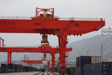 Pelabuhan darat Lanzhou perpendek jalur ekspor ASEAN