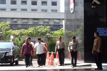 Bupati Lampung Selatan tiba di gedung KPK