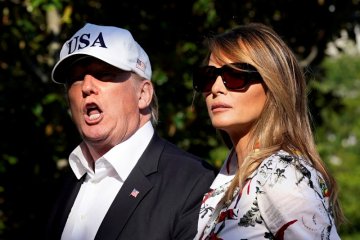 Trump di bawah tekanan Melania untuk pecat karyawan utama