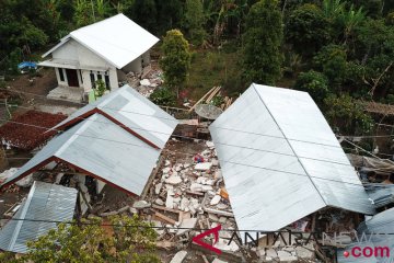 Duka Salbiah, yang kehilangan dua murid akibat gempa Lombok