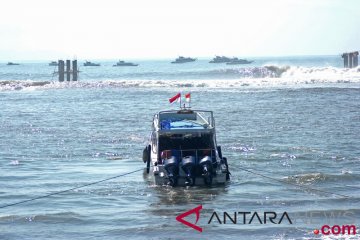 Gelombang selat Bali-Lombok 2,5-4m, kapal kecil diimbau tidak melaut