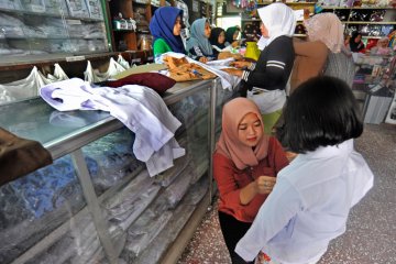 Permintaan seragam sekolah meningkat