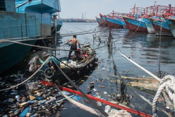 Sampah pesisir Jakarta