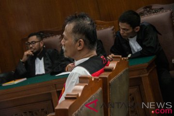 Barisan artis hadiri pembacaan vonis Tio Pakusadewo