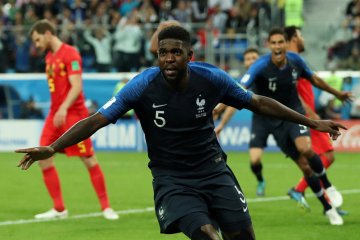 Barcelona resmi putus kontrak bek Samuel Umtiti