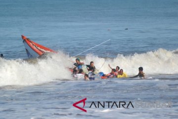 GELOMBANG TINGGI PANTAI BARAT SUMATERA