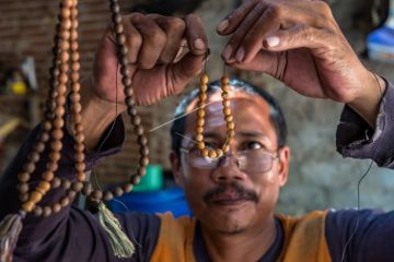 Kerajinan gelang Karimunjawa