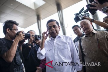 KPK PERIKSA IDRUS MARHAM