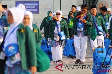 Tiga calon haji NTB Kloter II berkursi roda