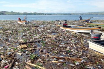 Sampah Danau Sentani