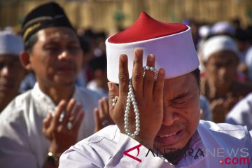 Warga Lombok gelar shalat sunat taubat