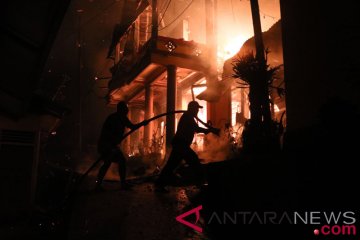 Petugas antisipasi kebakaran akibat arus pendek aliran listrik