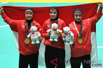 Medali Emas Pencak Silat Seni Beregu Putri Indonesia