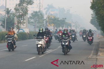 Mata warga Palangka Raya merah dan pedih karena asap