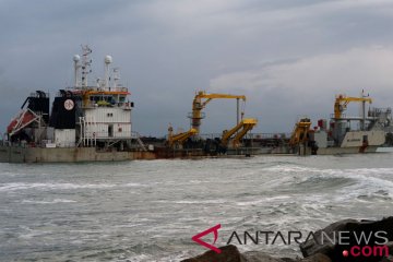 Pengerukan Alur Masuk Pelabuhan Baai Bengkulu