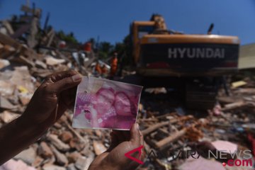 Pencarian Korban Gempa Lombok