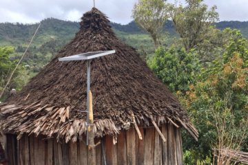 Lampu surya mulai terangi pedalaman Yahukimo Papua