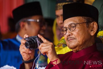 Gubernur Riau kagumi dedikasi BJ Habibie