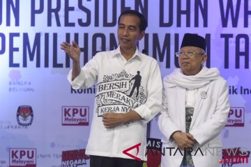 Makna di balik gaya berbusana Jokowi & Ma'ruf Amin saat daftar capres