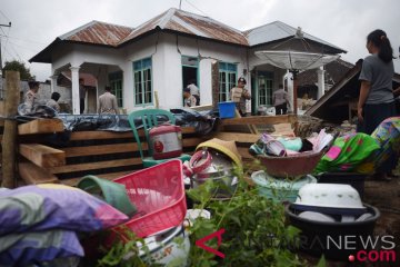 Evakuasi barang korban gempa