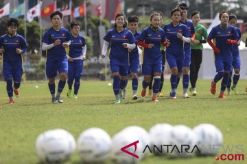 Latihan Sepak Bola Timnas Putri Vietnam