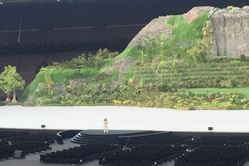 Yura Yunita hibur penonton jelang upacara pembukaan Asian Games