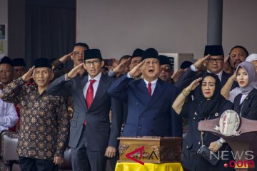 Prabowo-Sandi Upacara Di UBK