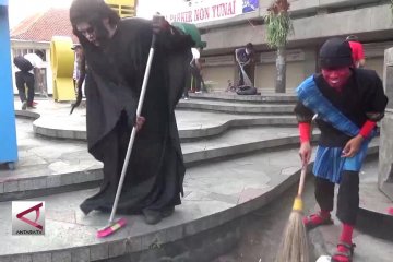Belasan ribu warga gotong-royong bersihkan kota