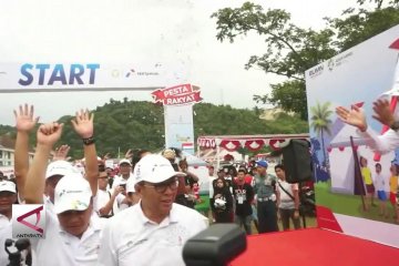 Ribuan warga jayapura ikuti jalan sehat BUMN