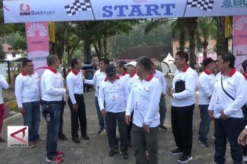 BUMN Hadir - Jalan sehat BUMN dukung Sawahlunto