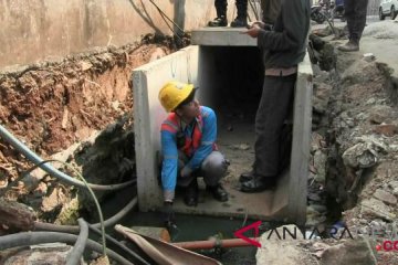 Petugas Pertamina datangi lokasi pipa bocor