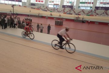 Anies uji coba bersepeda di venue sepeda