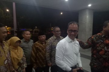 Agus Gumiwang tiba di kantor Kemensos