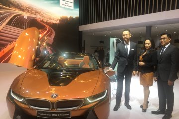 Mobil sport masa depan BMW i8 Roadster mejeng di GIIAS