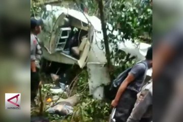 Satu penumpang selamat pesawat Demonim yang jatuh dievakuasi