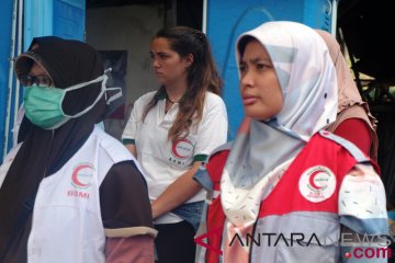 Relawan asing pun ikut upacara 17 Agustus di Lombok