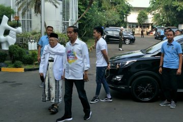 Jokowi-Ma`ruf tiba bareng di RSPAD dengan Kijang Innova