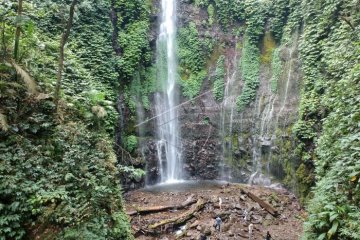 Air terjun Curug Lawe