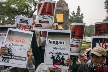 Polisi bubarkan deklarasi #2019gantipresiden di Surabaya
