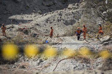 Pencarian Korban Gempa