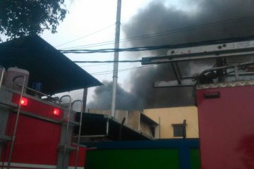 Kebakaran landa pabrik pengolahan kayu di Sukabumi