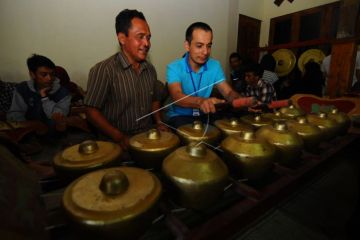 Belajar kesenian Jawa