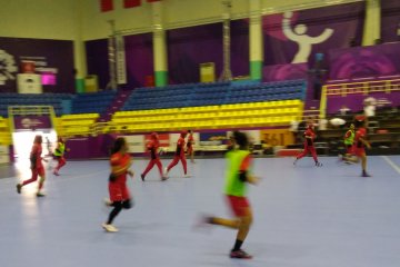 Bola tangan - Tim putri Indonesia  bidik kemenangan atas Malaysia