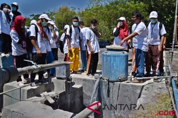 BUMN Hadir - Bank Mandiri renovasi fasilitas MCK warga Papua Barat