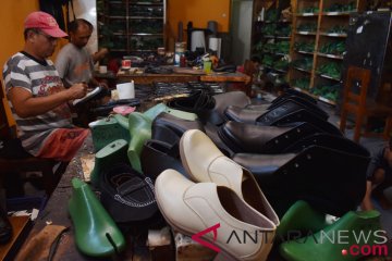 Industri Rumahan Sepatu Kulit
