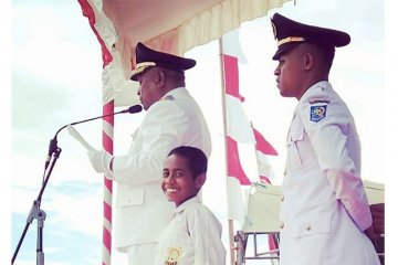 PLN berikan beasiswa bocah pemanjat tiang bendera