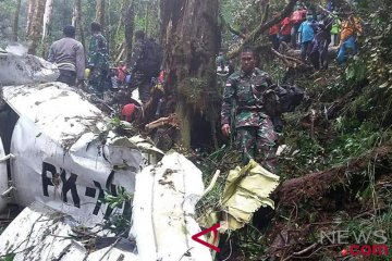 Evakuasi korban kecelakaan pesawat Dimonim ke Jayapura terhambat cuaca